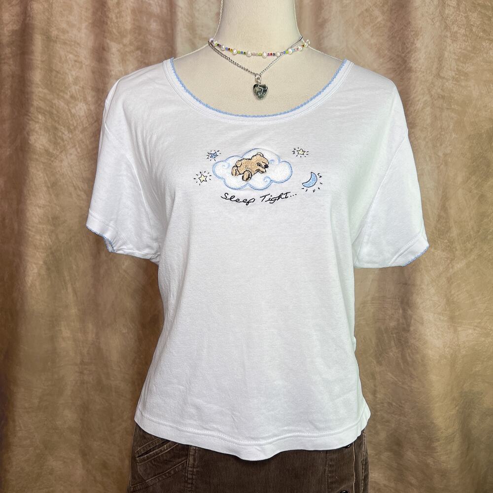 Vintage Y2K Embroidered Teddy Bear Sleep Tight Baby Tee T-Shirt White Cottage